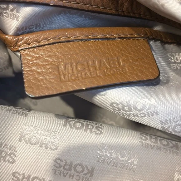 Michael Kors Pebbled Leather Brown Gold Tone Hardware - Picture 4 of 14